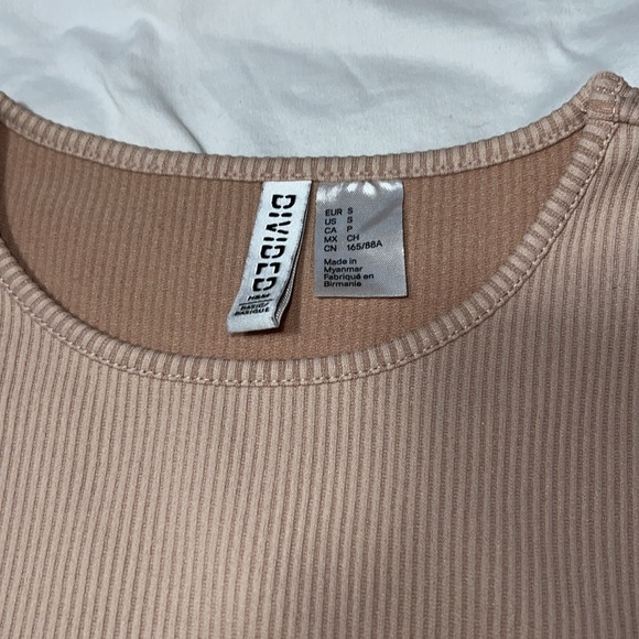 Long Sleeve Ribbed Crop Top - Picture 3 of 3